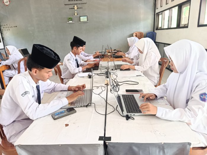 Gladi Bersih TKA Kelas IX MTsN 8 Bungo Berjalan Tertib Meski Terkendala Server