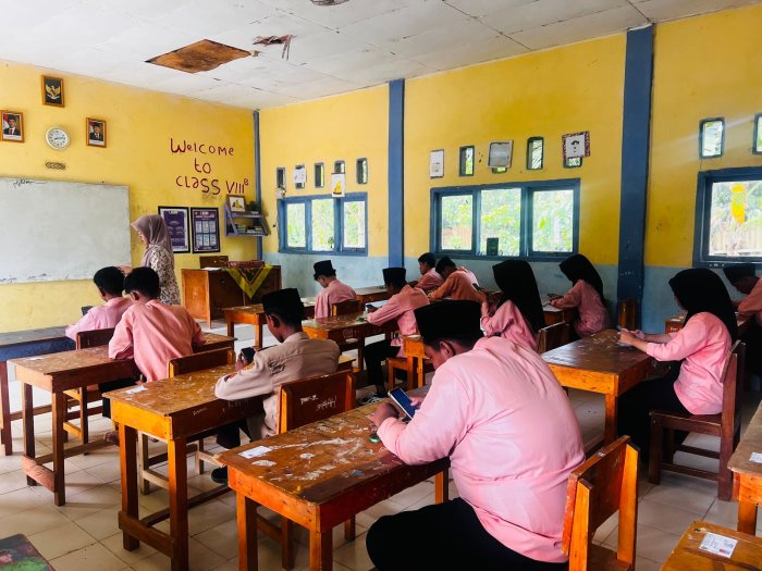 Hari Kelima Ujian Madrasah, 59 Siswa Kelas IX MTsN 8 Bungo Tuntaskan Mata Pelajaran IPS dengan Lancar