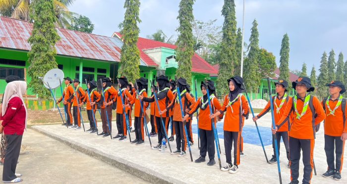 Calon Penggalang Terap MTsN 8 Bungo Ikuti Susur Halang Rintang sebagai Proses Pembentukan Pramuka Tangguh Calon Penggalang Terap MTsN 8 Bungo Ikuti Susur Halang Rintang sebagai Proses Pembentukan Pramuka Tangguh