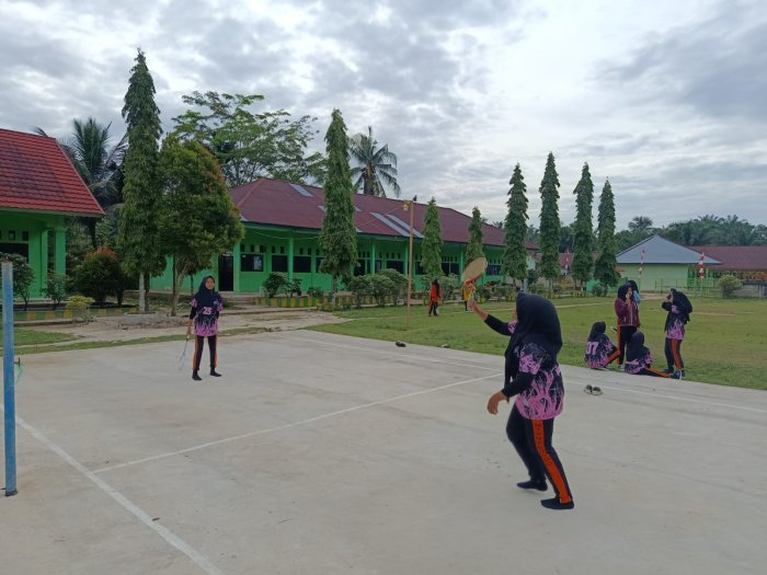 Semangat Baru Pasca Idul Fitri, OSIM MTsN 8 Bungo Aktifkan Kembali Kegiatan Rutin Sabtu Sore