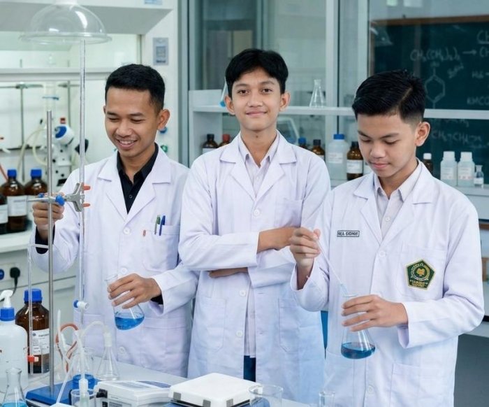 Langkah Pasti Menuju Prestasi Nasional: Siswa MTsN 8 Bungo memilih mengusung dampak PETI Terhadap ekologi perairan