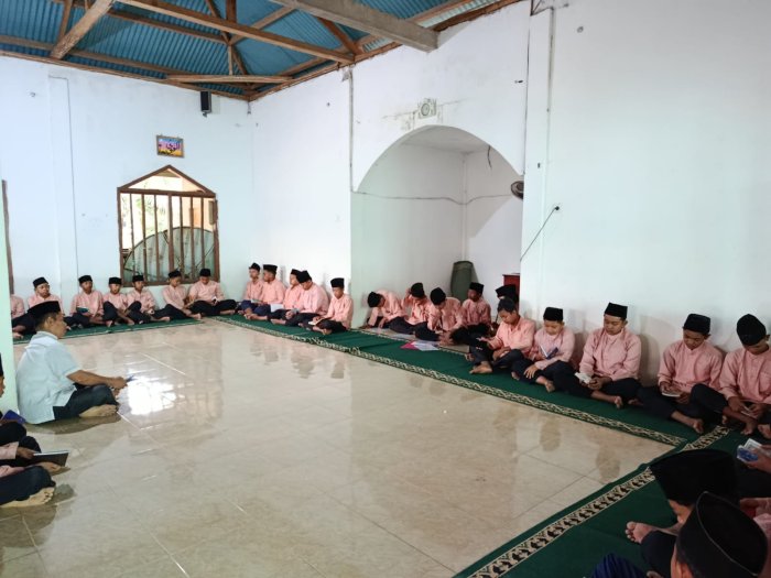 Jumat Pagi Penuh Hikmah, MTsN 8 Bungo Rutin Laksanakan Yasin dan Tahlil di Mushola Al Ikhlas