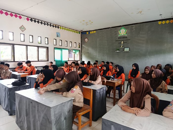 Persiapan Gladi TKA, Kepala MTsN 8 Bungo Berikan Arahan dan Motivasi kepada Siswa Kelas IX