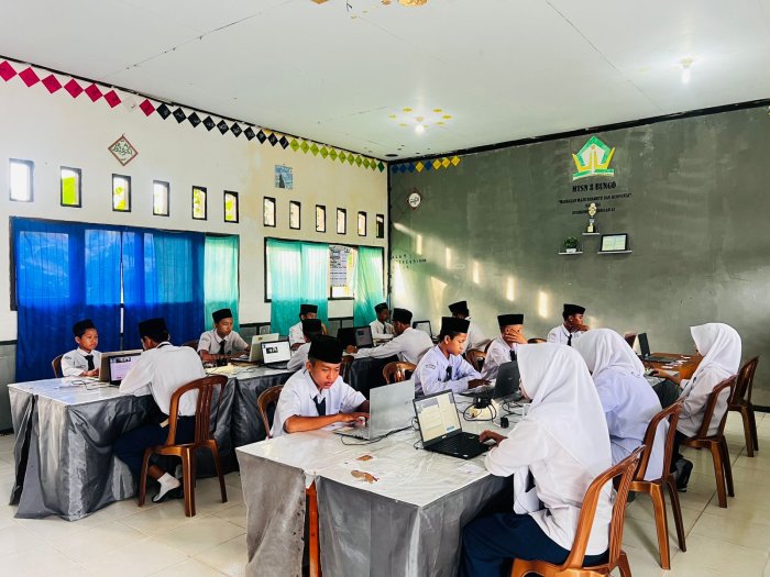Pelaksanaan TKA Hari Kedua di MTsN 8 Bungo Berjalan Lancar, Sesi Pertama Diikuti 16 Peserta
