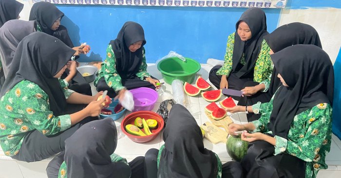Praktikum IPA Kelas VIII A MTsN 8 Bungo, Belajar Makanan Sehat Melalui Pembuatan Sup Buah Bernutrisi Praktikum IPA Kelas VIII A MTsN 8 Bungo, Belajar Makanan Sehat Melalui Pembuatan Sup Buah Bernutrisi