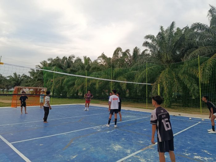 Pertandingan Persahabatan Tim Voli Putra MTsN 8 Bungo dan SMPN 2 Pelepat, Pererat Silaturahmi Antar Sekolah