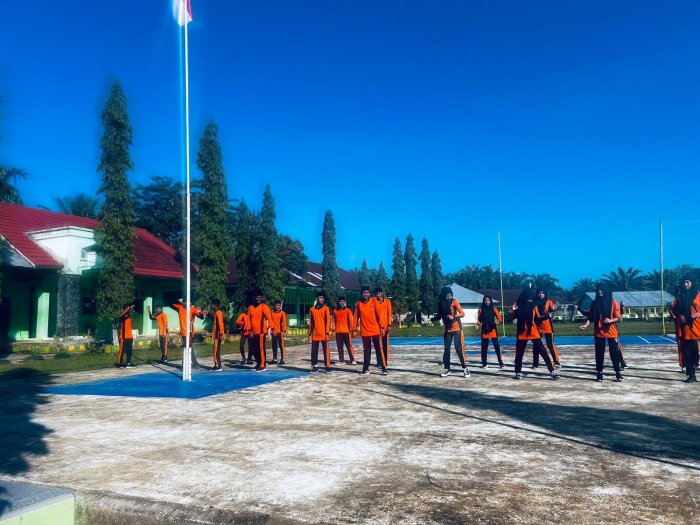 Semangat dan Energi Siswa Kelas IX MTsN 8 Bungo Menggema dalam Ujian Praktik Penjas Senam