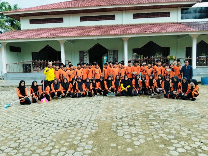 GEBER BBM MTsN 8 Bungo: Sambut Ramadhan dengan Aksi Bersih Masjid dan mushola