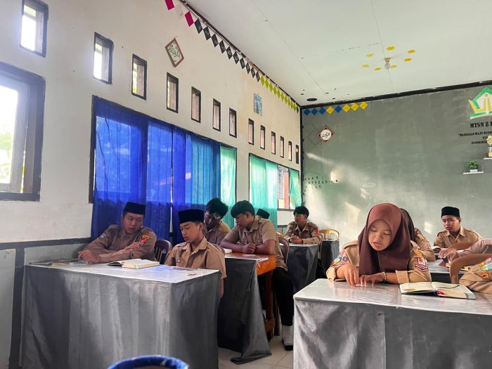 Menyemai Cinta Al-Quran Sejak Dini: Tadarus dan Fahmil Quran Rutin Warnai Pagi MTsN 8 Bungo