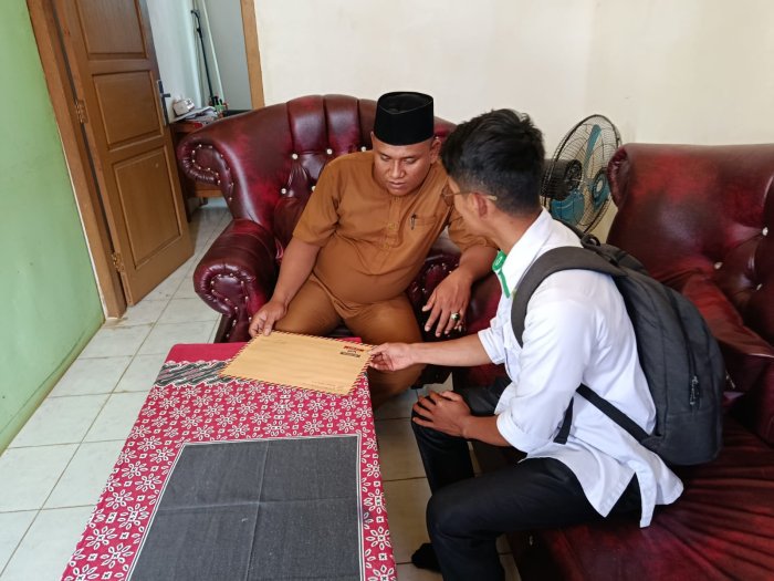 Panitia PORSEKA MTsN 8 Bungo Sebarkan Undangan ke Sekolah Dasar dan MI