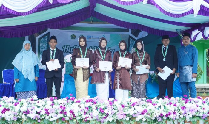 Prestasi Gemilang Siswa Kelas IX MTsN 8 Bungo Warnai Haflatul Wada 2026 Prestasi Gemilang Siswa Kelas IX MTsN 8 Bungo Warnai Haflatul Wada 2026