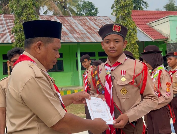 Kamabigus MTsN 8 Bungo Lantik 21 Pramuka Penggalang Terap, Wujudkan Generasi Muda yang Disiplin dan Berkarakter Kamabigus MTsN 8 Bungo Lantik 21 Pramuka Penggalang Terap, Wujudkan Generasi Muda yang Disiplin dan Berkarakter