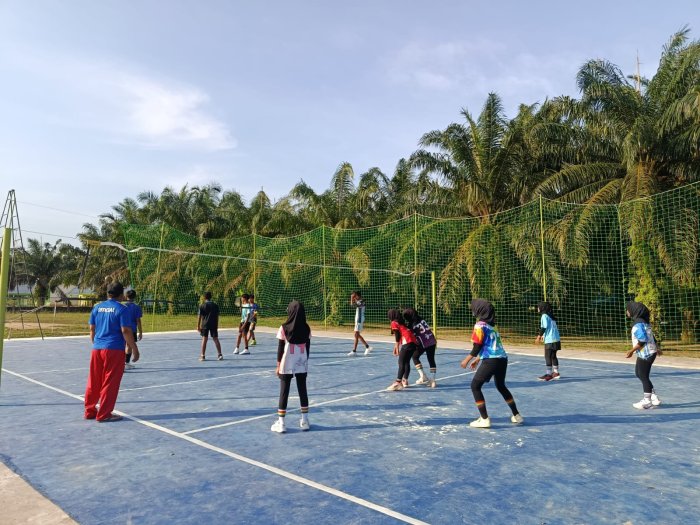 Semangat Juang di Lapangan: Tim Voli MTsN 8 Bungo Intensifkan Latihan Rutin Jelang Turnamen
