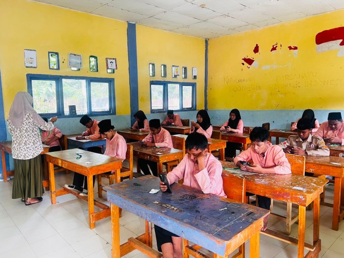 Semangat Tak Surut di Hari Kelima Ujian: 59 Siswa Kelas IX MTsN 8 Bungo Sukses Taklukkan Bahasa Arab