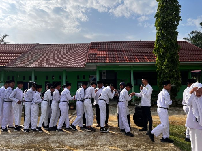 Hangatnya Silaturahmi, MTsN 8 Bungo Gelar Halal Bihalal Penuh Kebersamaan Pasca Idul Fitri 1447 H