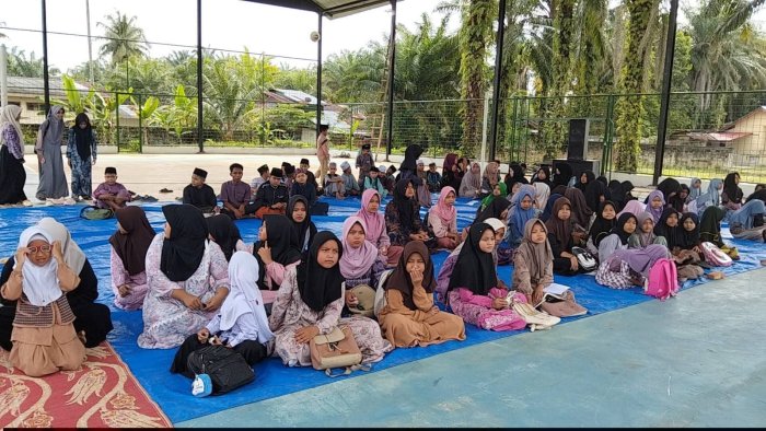 Semangat Kebersamaan di Pertemuan Terakhir NGAOS: MTsN 8 Bungo Ukir Kenangan Indah di Dusun Gapura Suci