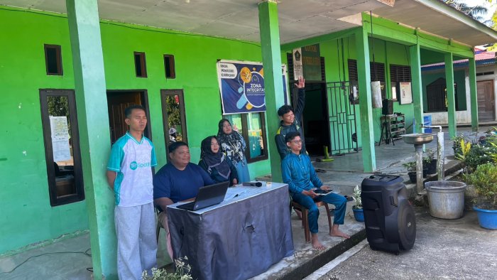Antusiasme Majelis Guru Warnai Ujian Praktik Senam Siswa Kelas VIII MTsN 8 Bungo Antusiasme Majelis Guru Warnai Ujian Praktik Senam Siswa Kelas VIII MTsN 8 Bungo