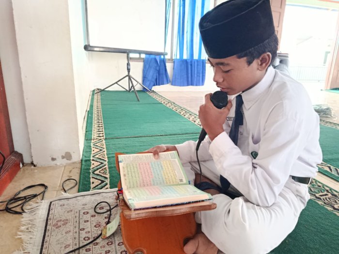 Lantunan Ayat Suci Mengawali Hari: Tadarus Pagi di Mushola Al Ikhlas MTsN 8 Bungo
