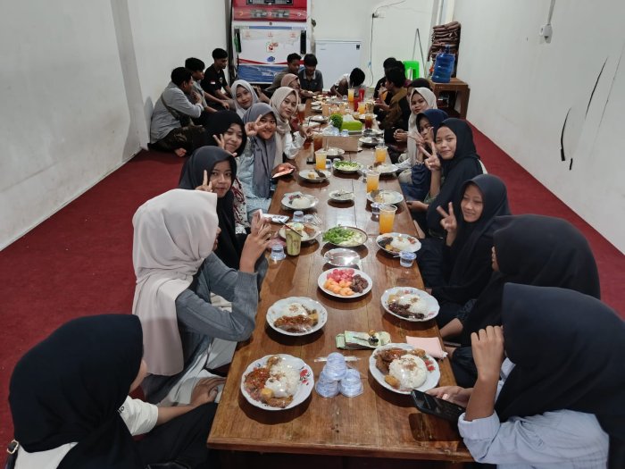 Kebersamaan yang Tak Terputus, PASGAMAR MTsN 8 Bungo Gelar Buka Bersama Anggota dan Alumni Pramuka