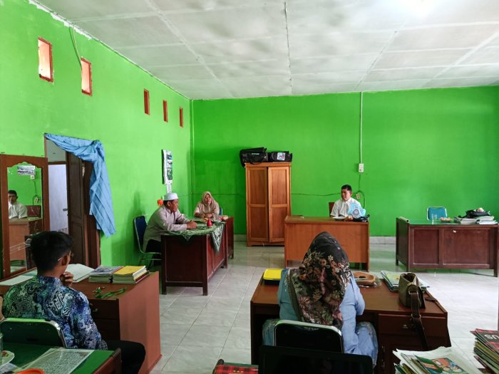 Majelis Guru MTsN 8 Bungo Gelar Rapat Persiapan PORSEKA Ke-2 dan Evaluasi Bulanan Tahun 2026