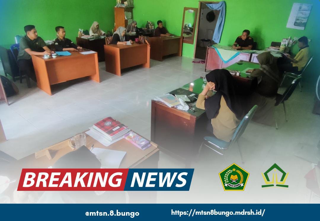 Rapat Evaluasi dan Pembagian Tugas Tenaga Pendidik MTsN 8 Bungo Tahun Pelajaran 2024/2025