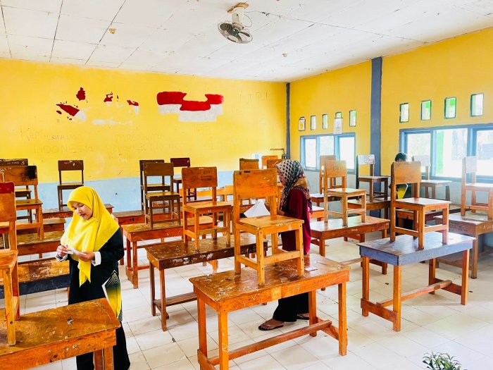 Panitia Ujian MTsN 8 Bungo Matangkan Persiapan Ruangan Demi Suksesnya Ujian Madrasah dan Ujian Praktik 2026