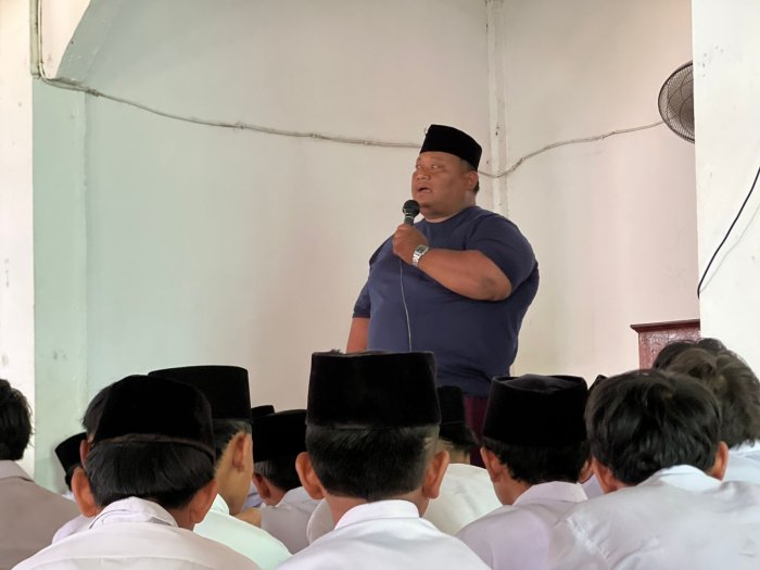 Semangat Ibadah dan Kebersamaan, MTsN 8 Bungo Gelar Sholat Dzuhur Berjamaah dan Kultum di Mushola Al Ikhlas Semangat Ibadah dan Kebersamaan, MTsN 8 Bungo Gelar Sholat Dzuhur Berjamaah dan Kultum di Mushola Al Ikhlas