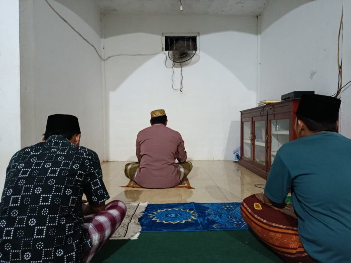 Kepala Madrasah MTsN 8 Bungo Jadi Imam Sholat Tarawih, Pererat Silaturahmi Warga dan Madrasah