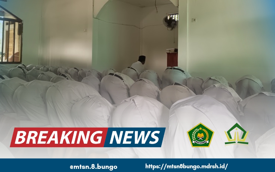 MTSN 8 BUNGO LAKSANAKAN SHOLAT DZUHUR BERJAMAAH DI BULAN RAMDHAN 