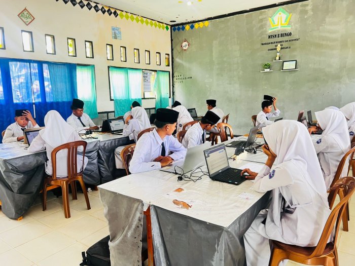Semangat Hari Pertama TKA, 16 Siswa MTsN 8 Bungo Jalani Sesi 3 dengan Lancar