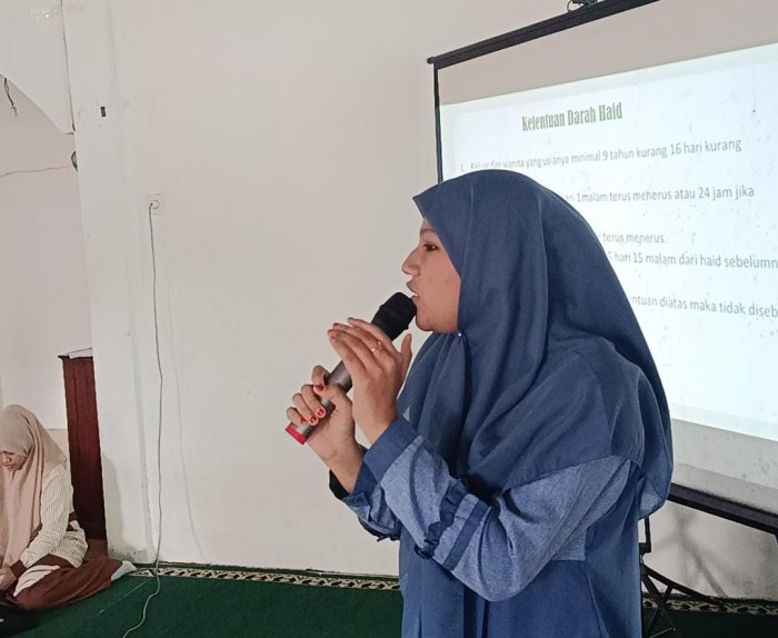 Menjadi Muslimah Cerdas dan Siap Menghadapi Masa Baligh: Seminar Kewanitaan MTsN 8 Bungo dalam Safari Ramadhan