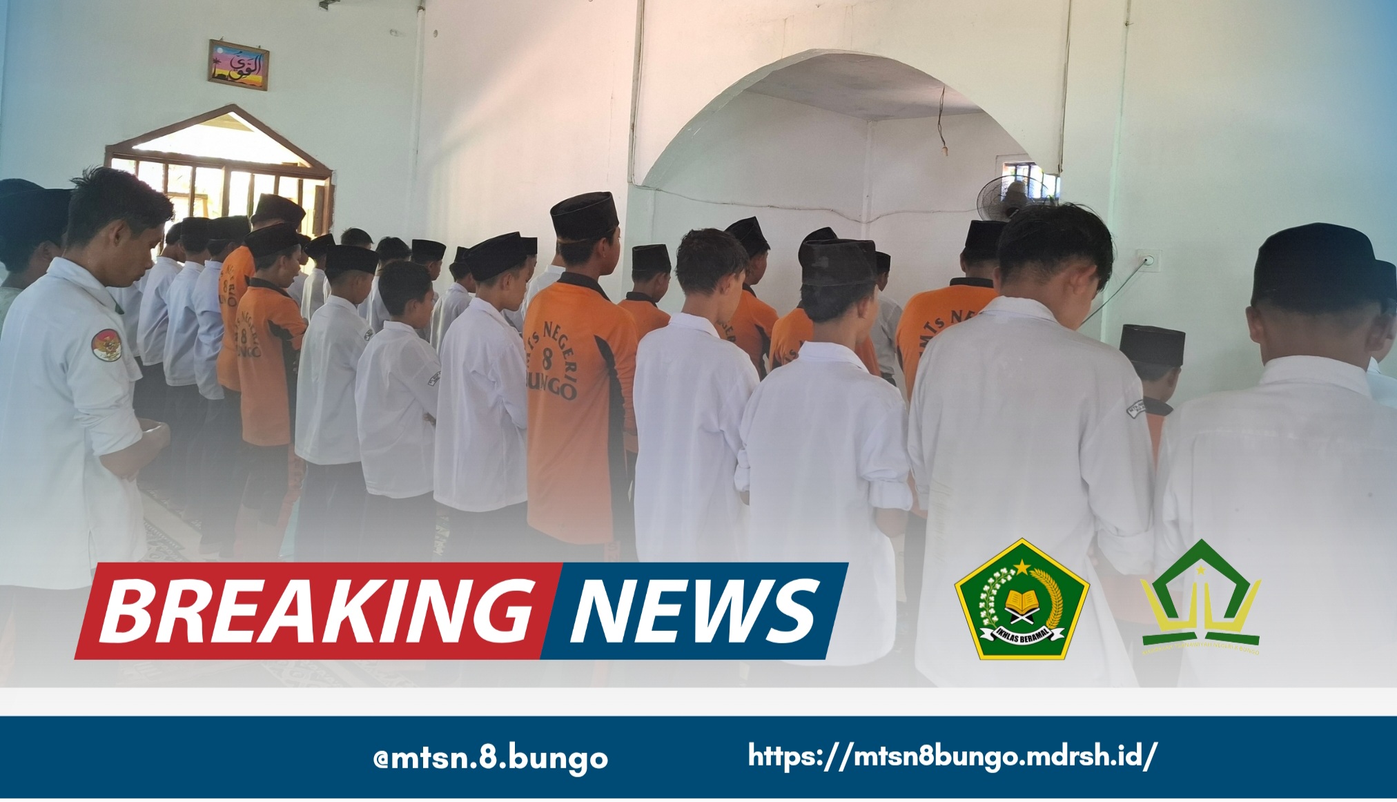 SHOLAT DZUHUR BERJAMAAH DAN KULTUM RUTINAN DI MTSN 8 BUNGO
