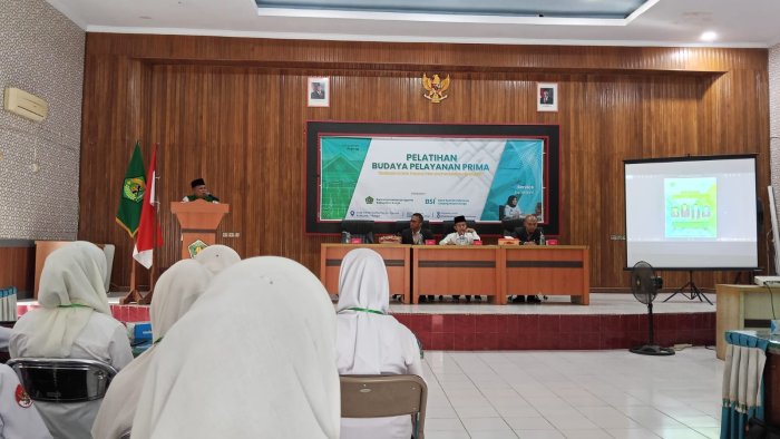 Guru MTsN 8 Bungo Tingkatkan Kompetensi Pelayanan melalui Pelatihan Budaya Pelayanan Prima Guru MTsN 8 Bungo Tingkatkan Kompetensi Pelayanan melalui Pelatihan Budaya Pelayanan Prima