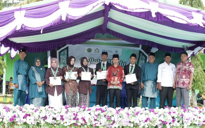 Haflatul Wada Angkatan XXI MTsN 8 Bungo Berjalan Khidmat, 5 Siswa Raih Penghargaan Hafidz Terbaik