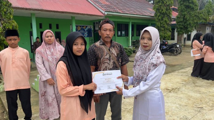 Dita Aprilia Pertahankan Juara 2 di Kelas 7B Semester Genap MTsN 8 Bungo Tahun Ajaran 2025/2026