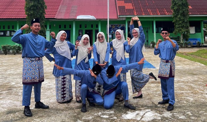 Semangat Muda Menggema di Bumi Pendidikan: Guru MTsN 8 Bungo dan MIS Nurul Huda Sukses Kibarkan Sang Merah Putih