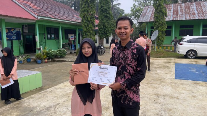 Afkarinna Az-Zahra Kembali Ukir Prestasi, Pertahankan Juara 1 Kelas 7A di Semester Genap MTsN 8 Bungo