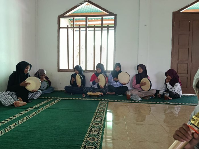 Semangat Latihan Hadroh MTsN 8 Bungo Persiapan Tampil di Peringatan Isra Miraj Nabi Muhammad SAW 1447 H
