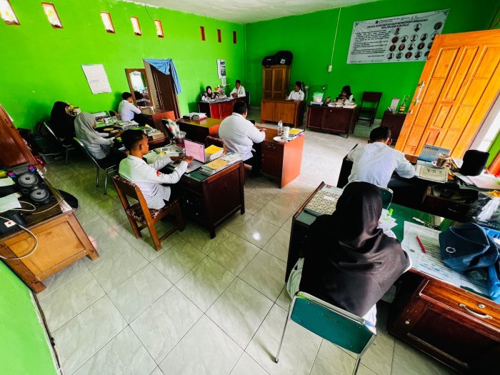 Rapat Majelis Guru MTsN 8 Bungo Matangkan Persiapan Ujian Madrasah dan Ujian Praktik Kelas IX Tahun Pelajaran 2025/2026