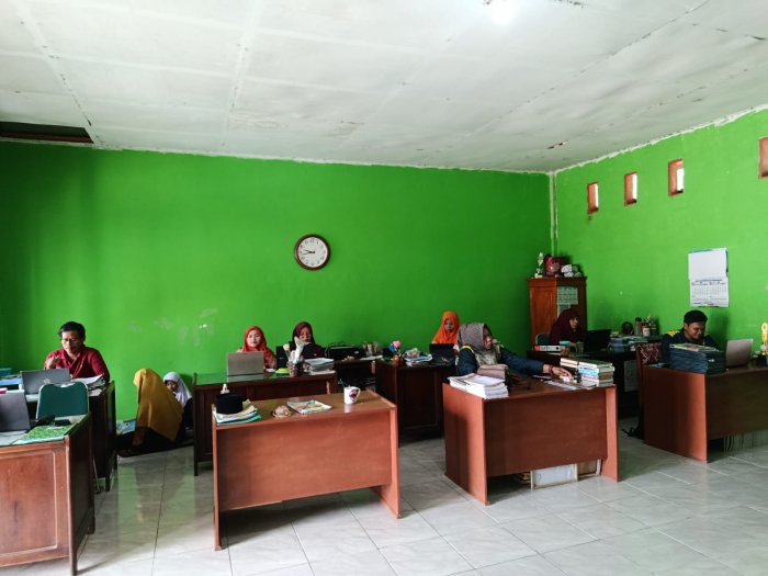 Guru MTsN 8 Bungo Kompak Mengisi Sulingjar Bersama sebagai Wujud Komitmen Peningkatan Mutu Pendidikan Guru MTsN 8 Bungo Kompak Mengisi Sulingjar Bersama sebagai Wujud Komitmen Peningkatan Mutu Pendidikan
