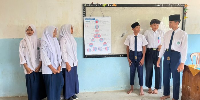 Presentasi dan Diskusi Kelompok Belajar IPA Kelas IX B MTsN 8 Bungo Bahas Pembelahan Sel Mitosis dan Meiosis Presentasi dan Diskusi Kelompok Belajar IPA Kelas IX B MTsN 8 Bungo Bahas Pembelahan Sel Mitosis dan Meiosis