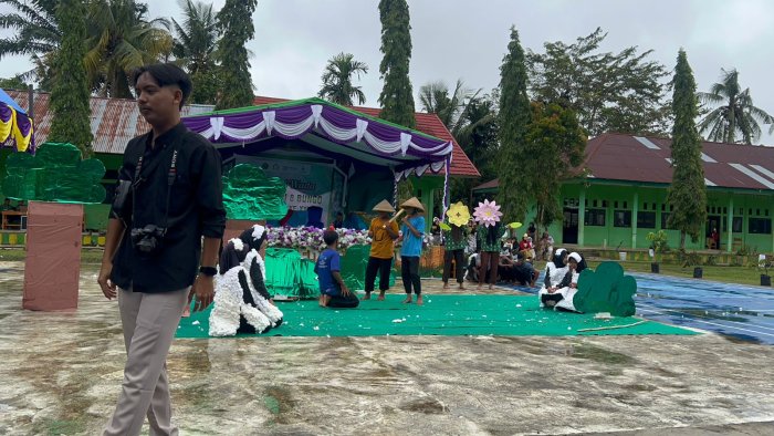 Semarak Haflatul Wada MTsN 8 Bungo: Kelas 7A Sukses Tampilkan Drama Musikal Upin Ipin Pengembala Biri-Biri Semarak Haflatul Wada MTsN 8 Bungo: Kelas 7A Sukses Tampilkan Drama Musikal Upin Ipin Pengembala Biri-Biri
