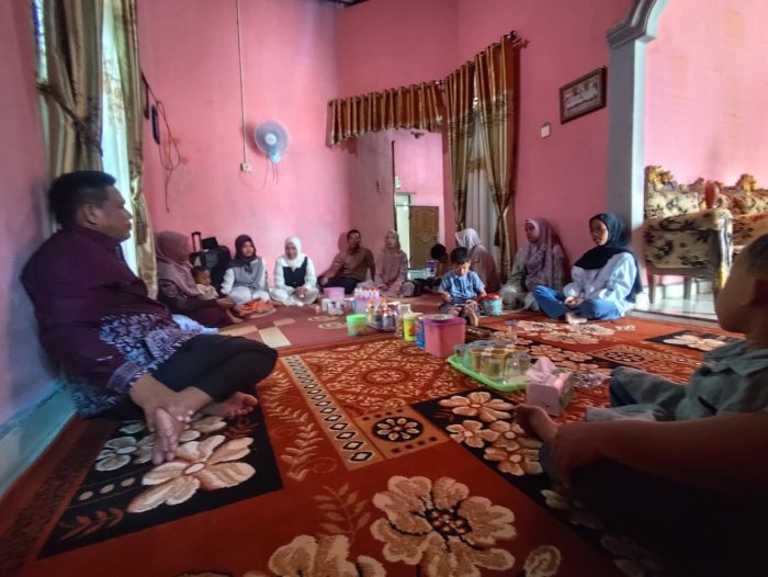 Hangatnya Silaturahmi: Open House Kepala Madrasah di Dusun Pelangeh Pererat Kebersamaan Keluarga Besar MTsN 8 Bungo