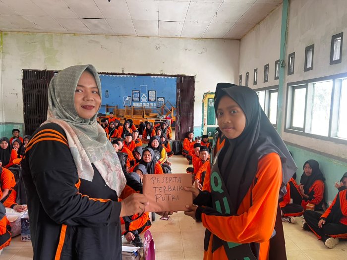 Yuki Febian Raih Predikat Peserta Terbaik Putri MATAMUDA MTsN 8 Bungo 2026, Dinobatkan sebagai Queen MATAMUDA Yuki Febian Raih Predikat Peserta Terbaik Putri MATAMUDA MTsN 8 Bungo 2026, Dinobatkan sebagai Queen MATAMUDA