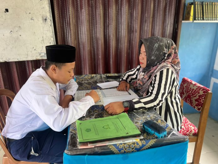 Kelas VII A MTsN 8 Bungo Laksanakan Ujian Praktik Mulok: Menguji Kemampuan Membaca Iqra dan Penerapan Ilmu Tajwid Kelas VII A MTsN 8 Bungo Laksanakan Ujian Praktik Mulok: Menguji Kemampuan Membaca Iqra dan Penerapan Ilmu Tajwid