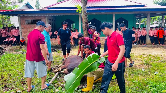Semangat Berbagi dan Edukasi, MTsN 8 Bungo Laksanakan Qurban Iduladha 1447 H di Mushola Al Ikhlas Semangat Berbagi dan Edukasi, MTsN 8 Bungo Laksanakan Qurban Iduladha 1447 H di Mushola Al Ikhlas