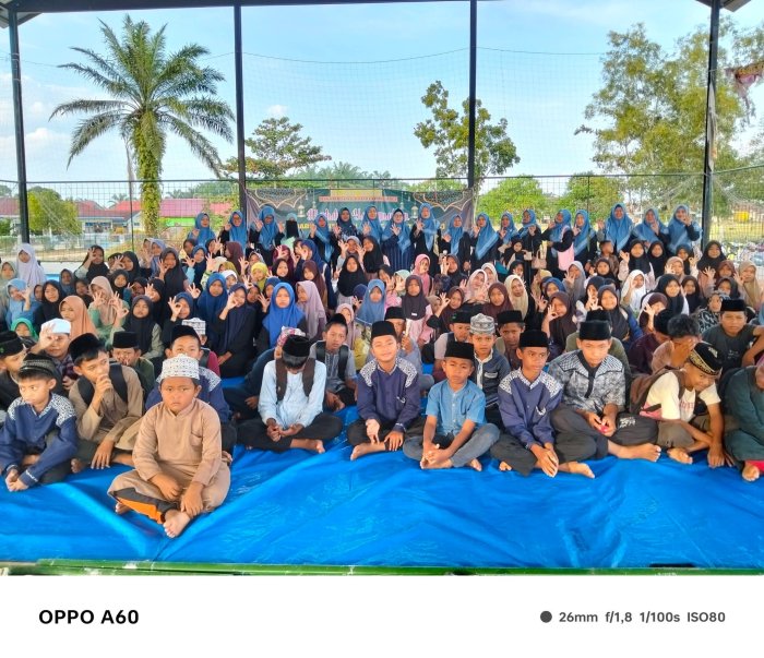 MTsN 8 Bungo Turut Meriahkan Kegiatan NGAOS dan Berbagi Takjil di Dusun Gapura Suci