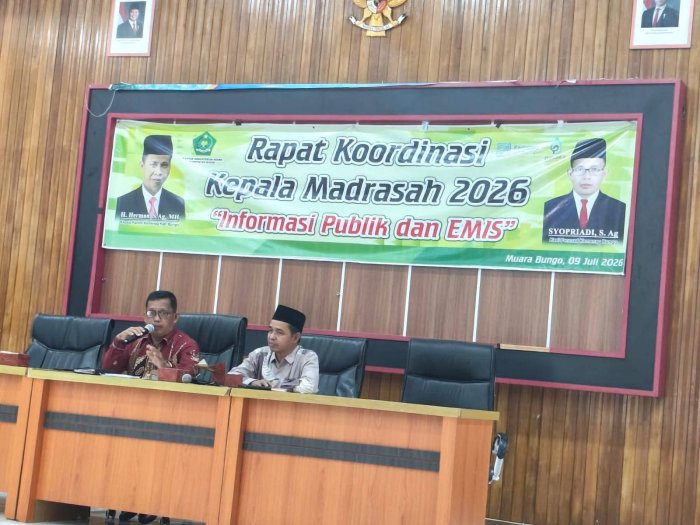 Kepala MTsN 8 Bungo Hadiri Rapat Koordinasi Kepala Madrasah 2026 Bahas Informasi Publik dan Penguatan EMIS Kepala MTsN 8 Bungo Hadiri Rapat Koordinasi Kepala Madrasah 2026 Bahas Informasi Publik dan Penguatan EMIS