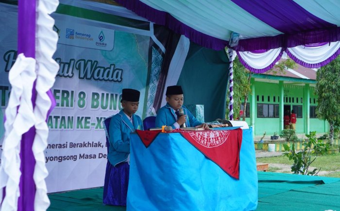 Lantunan Ayat Suci Menggema Khidmat, Siswa MTsN 8 Bungo Tampil Memukau pada Haflatul Wada Kelas IX Lantunan Ayat Suci Menggema Khidmat, Siswa MTsN 8 Bungo Tampil Memukau pada Haflatul Wada Kelas IX