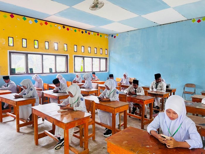 Madrasah Al-Quran Hadis Berjalan Lancar, Siswa Kelas IX MTsN 8 Bungo Tunjukkan Kesiapan dan Ketenangan